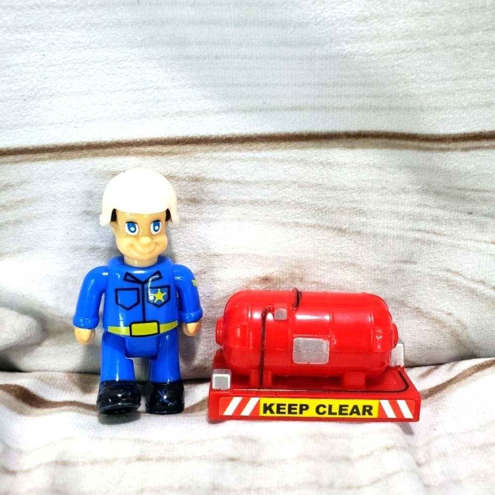 ๐SOLD๐ Fireman Sam Airport Security Replacement Figure And Accessory 2.5 Inch - Picture 1 of 7